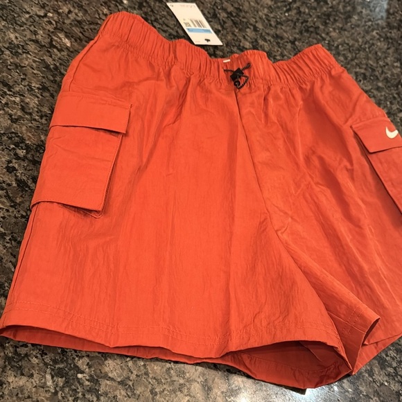 Nike loose fit high rise rust pocket shorts NWT M - Picture 3 of 9